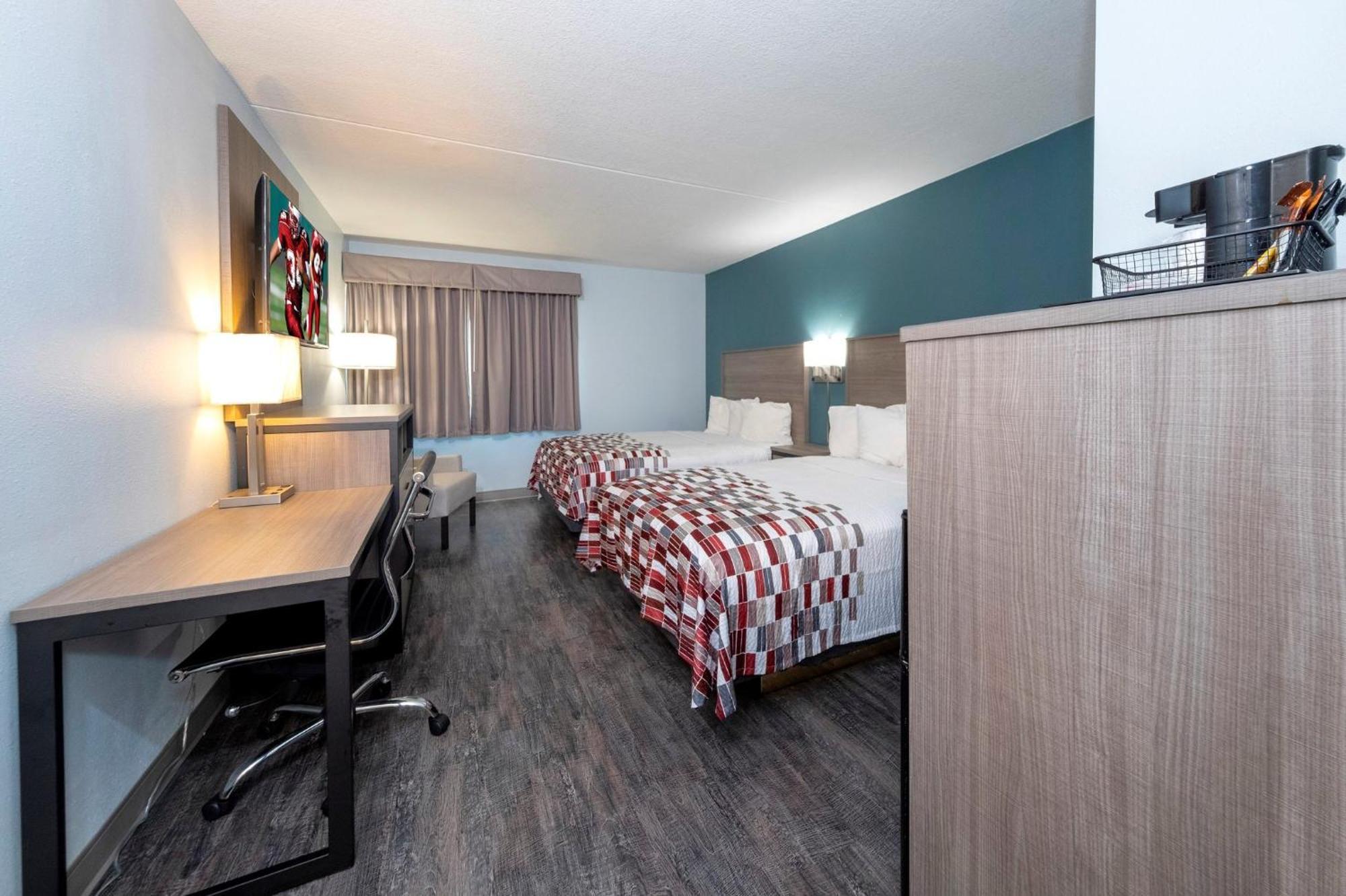 Red Roof Inn & Suites Wilmington - New Castle Exteriör bild