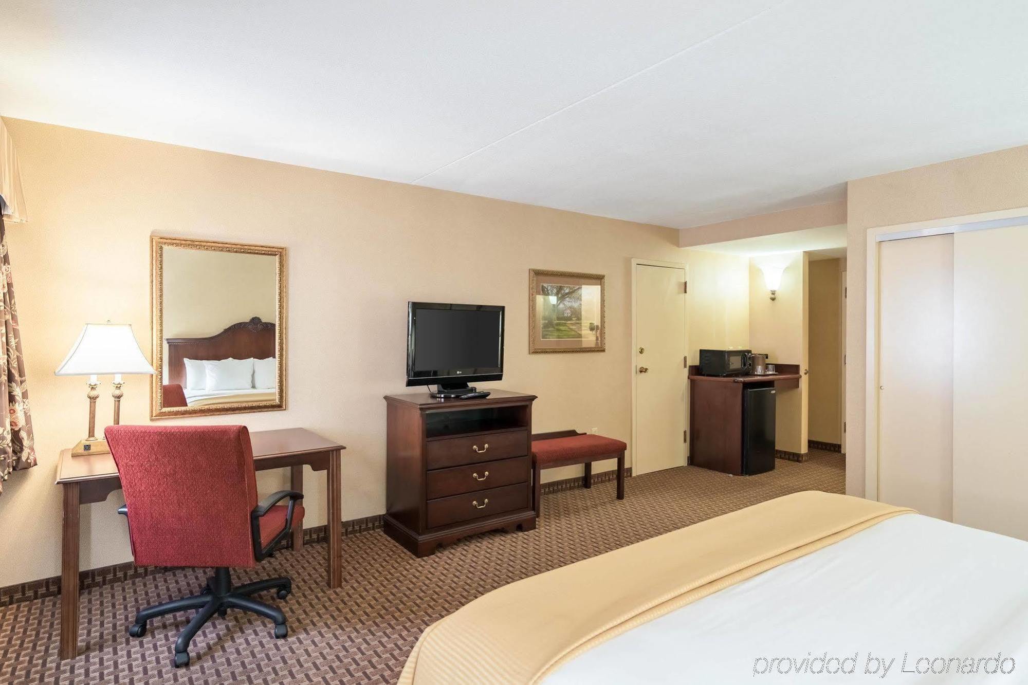 Red Roof Inn & Suites Wilmington - New Castle Exteriör bild